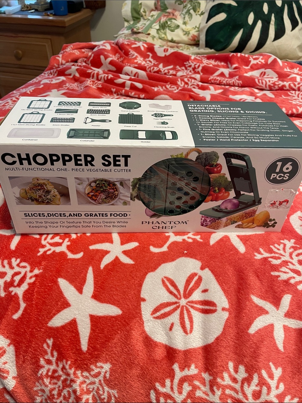 Red Chopper Set - 16-Piece Multi-Functional Vegetable Cutter - Picture 3 of 3